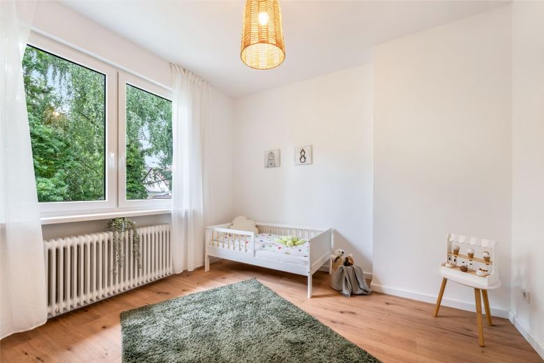Frisch renoviertes Familienglück mit 5 Zimmern und Garten in Bremen-Vegesack – Schlafzimmer 2