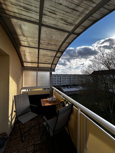 Pokój w mieszkaniu współdzielonym w odnowionym mieszkaniu dla 3 osób – Hans-Beimler-Straße, Greifswald – Balkon Zimmer 3