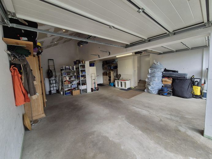 Modernes Wohnen für Familien: Freistehendes A+ Einfamilienhaus mit großzügigen Außenflächen – Garage