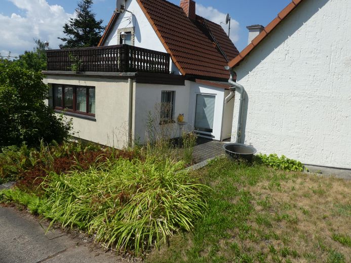 Beau terrain à bâtir avec petite maison à Possendorf – von der Seite