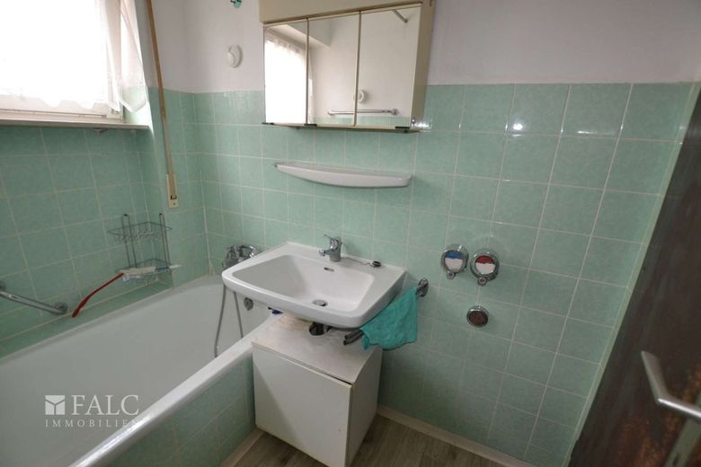 sofort verfügbares 1-Zimmer-Apartment zu verkaufen – Badezimmer