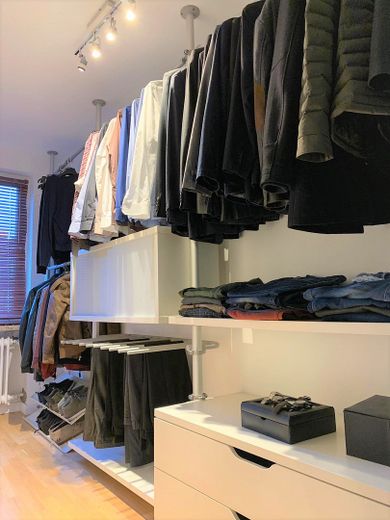 Modern, Stilvoll, saniert - zwei Loggien, EBK, Ankleideraum *ohne Provision – Ankleideraum