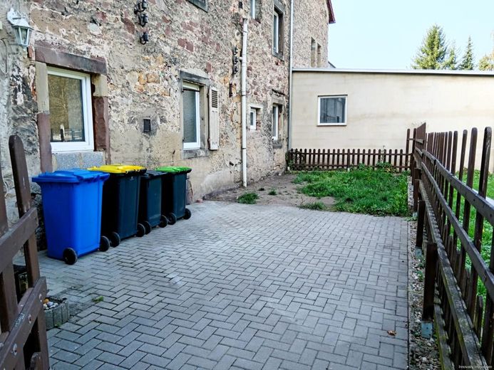 Prestigeträchtige Anlageimmobilie im Grünen und der Möglichkeit zur Pferdehaltung – Terrasse Wohnung EG