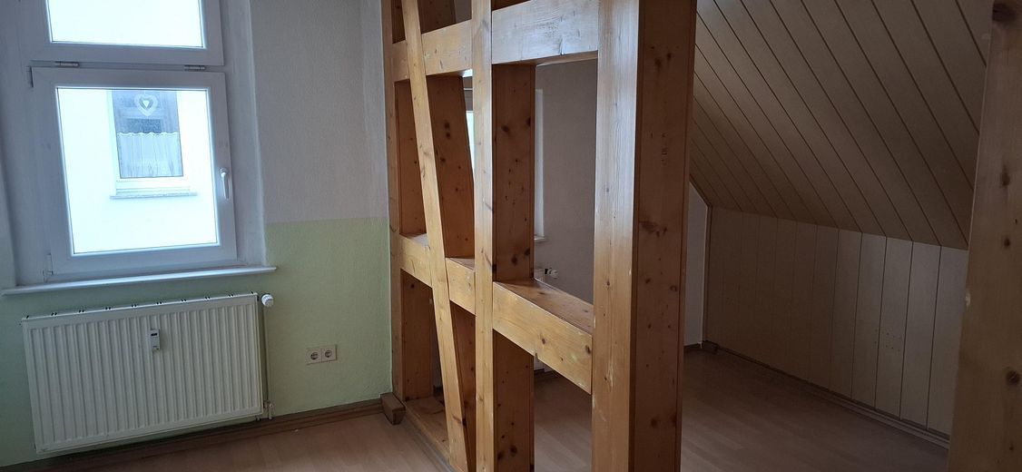 4-Raum-DG-Wohnung mit Garage in Kretzschau – Zimmer