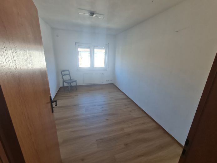Helle 4-Zimmer-Wohnung mit Balkon & Einbauküche in Stutensee – Kinderzimmer 1
