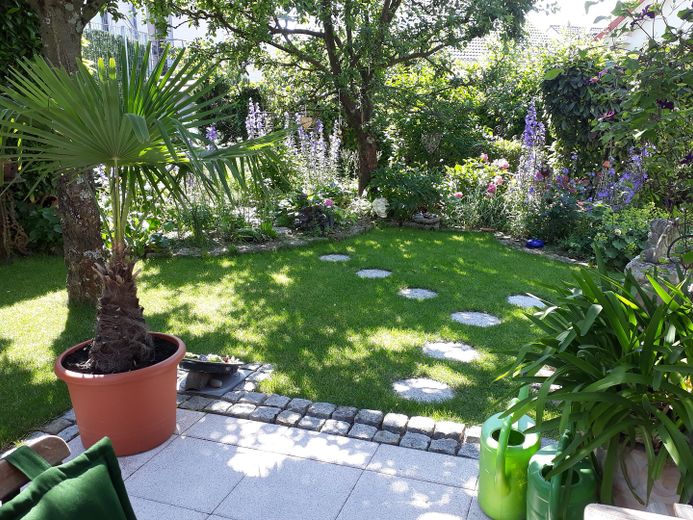 Müstakil, çok bakımlı müstakil ev – ÖZEL SATIŞ, KOMİSYONSUZ – Blick in den Garten