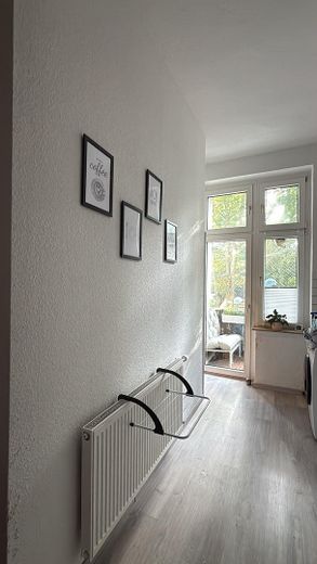 Immeuble ancien à aimer – appartement lumineux de 2 pièces avec balcon et garage dans un emplacement privilégié en centre-ville – Küche