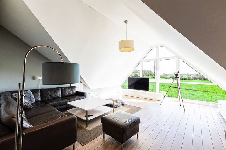 Landidylle meets Design: Perfektes 2-FH für die große Familie in Hanglage – Whg. 2 Wohnzimmer 2
