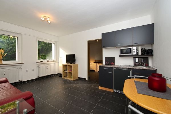 Ansprechend und neu eingerichtete Wohnung in guter Lage und mit kleinem Terrassensitzplatz