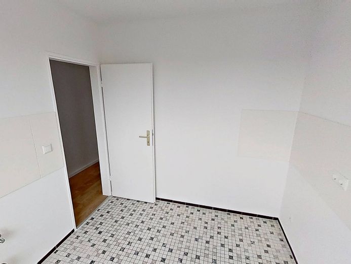 Moderno appartamento con 4 locali, BALCONE e vasca da bagno a Lübeck-Buntekuh – Ansicht II: Küche