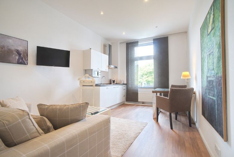 Modern, cozy and very well equipped: Apartment with VDSL-W-Lan. Hotel alternative in a quiet and central location – acc112ae18fcaae237594583e82d04b766b65a80.jpg