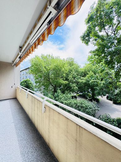 Provisionsfrei: Modernisierte 3-Zimmer-Wohnung mit 2 Balkonen, saniertem Bad und Hobbyraum – Loggia