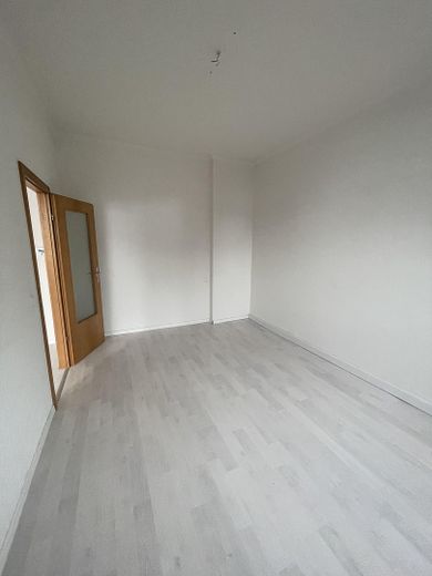 Charmante 3-Zimmer Wohnung mit Küche in Duisburg-Laar – Arbeits-, Kinderzimmer, leer