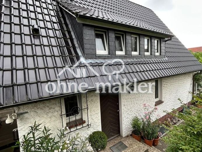 Einfamilienhaus in kühlem Garten – Foto 1