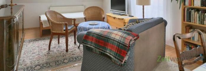 (EF1321_M) Єна: Північ, мебльована 2-кімнатна квартира з балконом під дахом у тихому зеленому місці, місце для паркування авто включено.