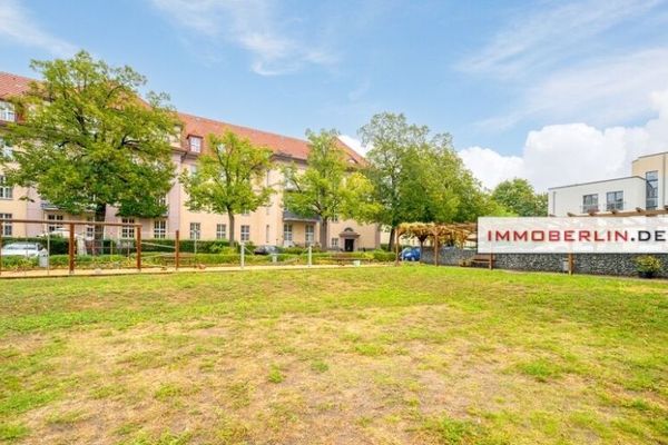 IMMOBERLIN.DE - موقع متميز! شقة مشرقة في مبنى قديم مع تراس جنوبي غربي وحديقة