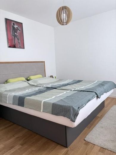 Mieszkanie 3-pokojowe blisko centrum z balkonem i nowoczesnym wyposażeniem – Kinder-/Schlafzimmer