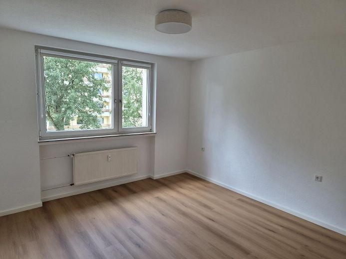 Erlangen-Frauenaurach’ta ankastre mutfaklı, yeni yenilenmiş 2 odalı daire – Schlafzimmer
