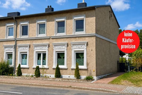 HORN IMMOBILIEN ++ Torgelow में बड़े भूखंड के साथ सुंदरता से नवीनीकृत एक या दो-परिवार का घर
