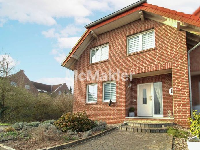 Heinsberg: Doppelhaushälfte mit Garage und großem Garten in familienfreundlicher Lage! – Foto 1