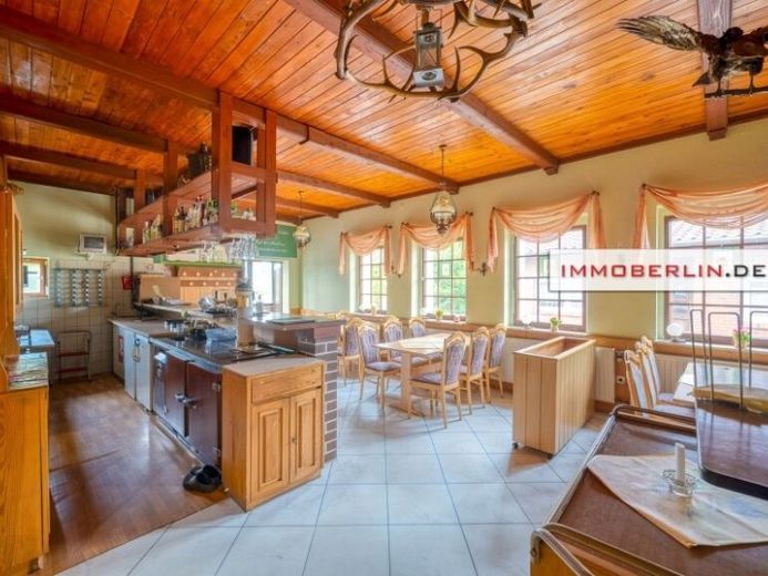 IMMOBERLIN.DE - Sehr attraktives Gewerbe- und/oder Wohnhaus mit Ferienwohnungen, Bowlingbahn – Foto 1
