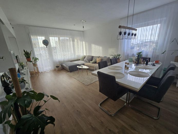 Appartamento di 3 locali con loggia in vendita – Wohn/Esszimmer
