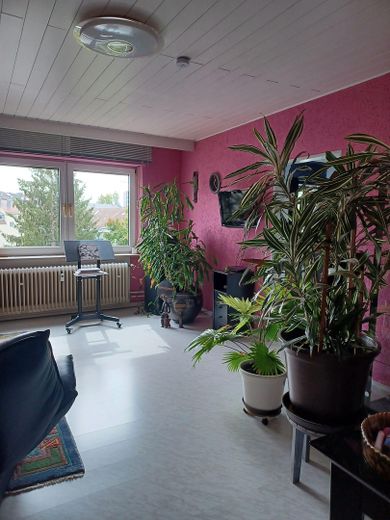 Bright 4-room apartment by Nuremberg City Park – Wohnzimmer 2