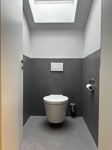 Modernes Einfamilienhaus mit freiem See- und Bergblick Nähe  Prien – Toilette OG