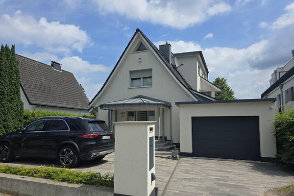 Preisreduzierung!! Großzügiges Einfamilienhaus mit Pool