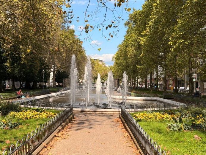 96,7 m² powierzchni biurowej przy Kaiser-Wilhelm-Ring – 4 pomieszczenia biurowe | Winda | Światłowód – Zdjęcie 1
