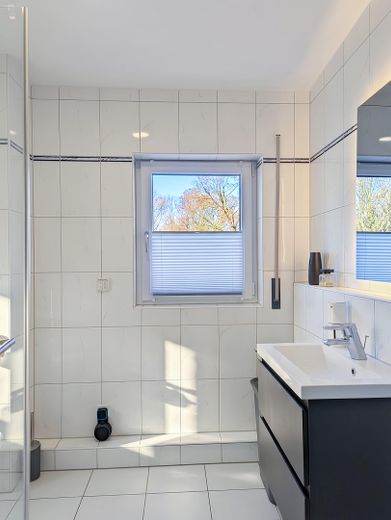 Hochwertig voll möblierte 2-Zimmer-Wohnung mit Dachterrasse, Tiefgarage & Garten in München Nord – Foto 14