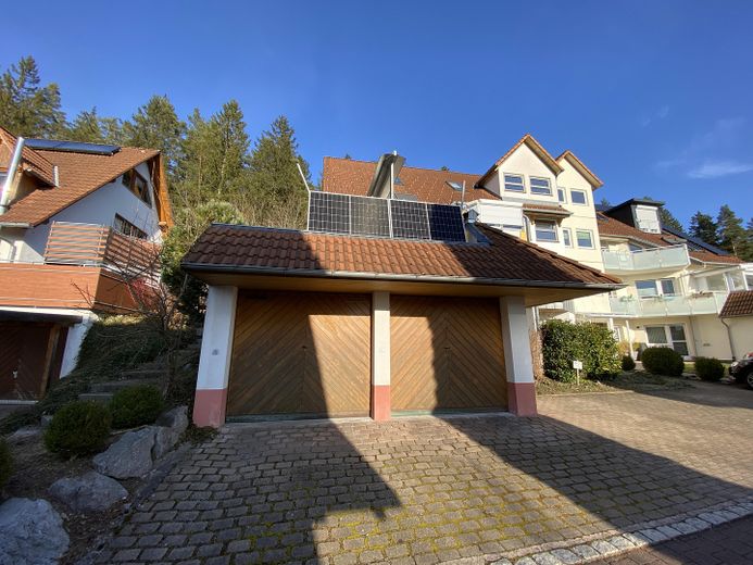 Garage links gehört zur Wohnun