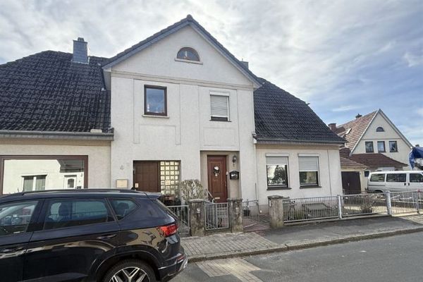 Bremen-Blumenthal में विंटर गार्डन, गैराज और बहुत अधिक सजावटी संभावनाओं वाला अर्ध-पृथक मकान