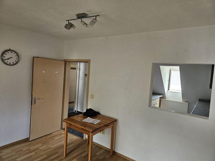 Wohnzimmer mit Blick in die Kü