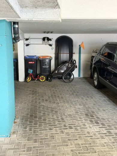 Maisonette mit Weitblick – 2 Balkone, Studio & Tiefgarage am ruhigen Ortsrand (provisionsfrei) – Tiefgargenstellplatz Nr. 17