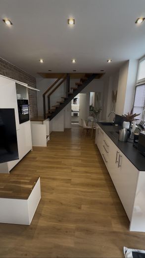 Prête à emménager | Appartement de 4 pièces de 78 m² entièrement meublé au centre de Wiesbaden – Photo 1