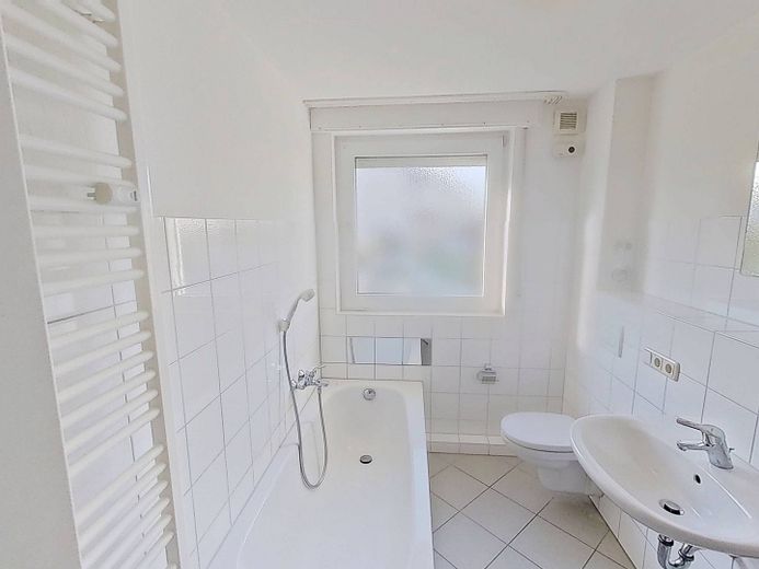 Große 3-Zi.-Whg. mit BALKON in Paderborn-Sennelager – Ansicht I: Bad