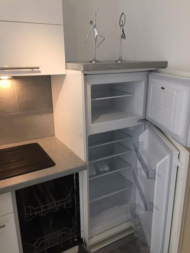 2,5 Zi.-Terrassenwohnung m. Garten (incl. Küche) + feste Tiefgarage in Forchheim/Nähe Bhf. – Kühl- und Gefrierschrank