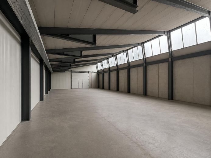 Lagerhalle 1 x 200 qm + 200 qm Freifläche und 1x 400 qm + 400 qm Freifläche – Halle 2