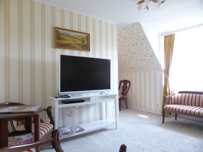 2-Generationen-Haus mit zusätzlicher Einliegerwohnung in Bad Wörishofen – Wohnzimmer DG