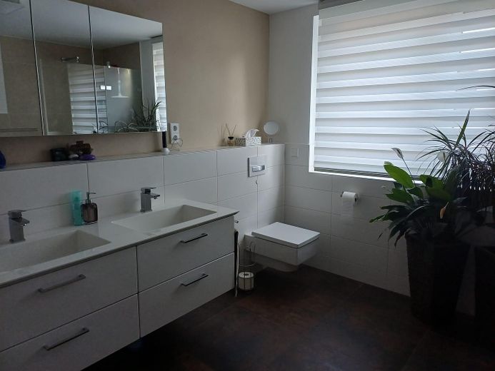 DHH in Gerlingen mit Energieffizienzklasse A+ mit PV-Anlage, Solar, Wärmepumpe und Klima – Foto 13