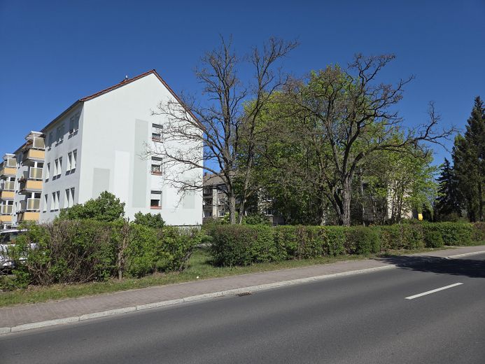 Von Privat: Mehrfamilienhaus mit 24WE in Gemeindekern von 02959 Schleife – sanierter Block neben dem MFH