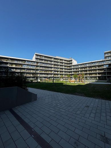 Prima occupazione | Appartamento di nuova costruzione con 2 locali, terrazza sul tetto e vista sulle Alpi – Innenhof