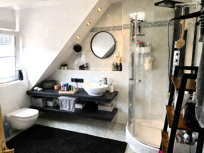Charmante Dachgeschosswohnung in Fürth-Stadeln – Attraktive Kapitalanlage o. Eigennutzung – Badezimmer
