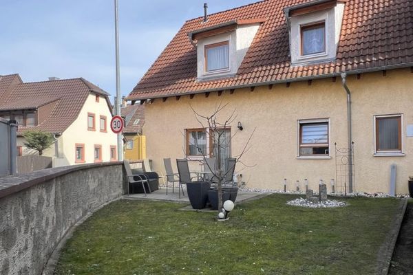 Familienschatz in Bruchsal-Helmsheim – lichtdurchflutetes und modernes Einfamilienhaus in bester Lage