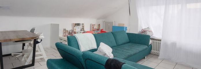 Wohlfühlen mit Perspektive – gepflegte 2-Zi-Eigentumswohnung mit Stellplatz im OT Königsbach!