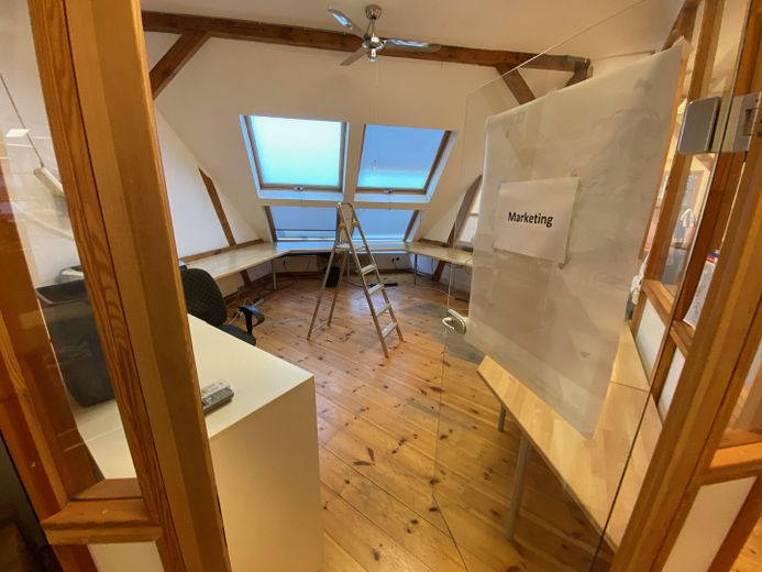 Gewerbliches Dachgeschoss in der Kastanienallee, für Office, Atelier und Wohnen. Provisionsfrei! – Foto 8