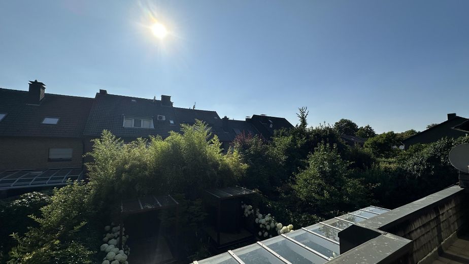 Helle Wohnung im grünen mit großem Sonnenbalkon – Foto 1