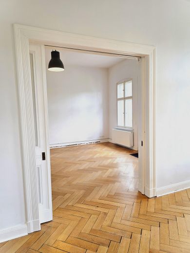 واحة عائلية في كارلسهورست – حلم سكني بمساحة 204 م² يضم 6,5 غرف بالقرب من قطار S-Bahn – الصورة 13