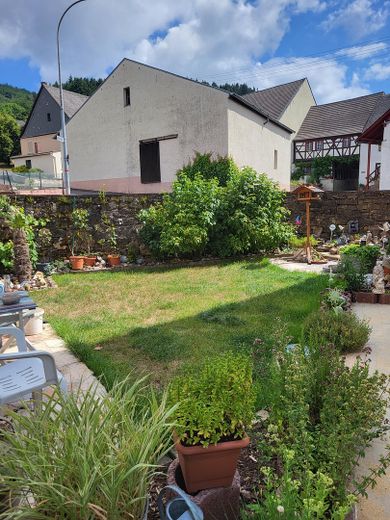 Einfamilienhaus mit Scheune – Foto 9